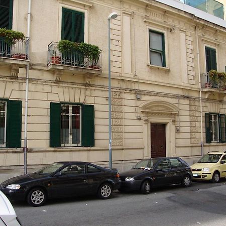 La Maison Des Livres Reggio di Calabria Exterior foto