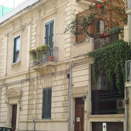 La Maison Des Livres Reggio di Calabria Exterior foto