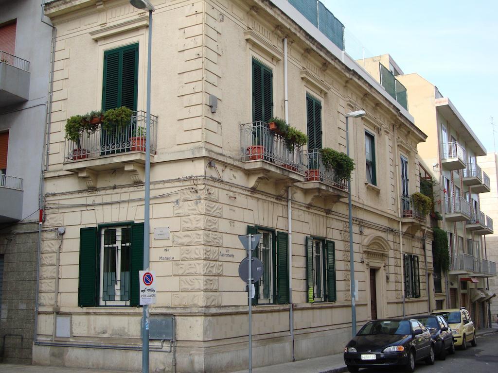 La Maison Des Livres Reggio di Calabria Exterior foto