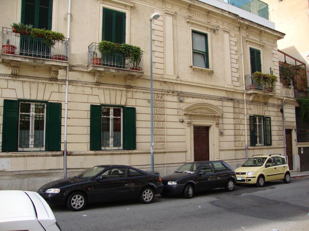 La Maison Des Livres Reggio di Calabria Exterior foto